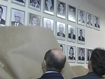 A cerimônia aconteceu no salão do tribunal do júri do fórum. (foto: Reprodução / TV Sul)