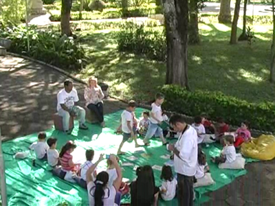 Nesta semana, no dia 18, última quinta-feira, foi comemorado o Dia do Livro Infantil. E justamente nesta semana, em Guaranésia, crianças são estimuladas ao mundo da leitura. (foto: Reprodução / TV Sul)