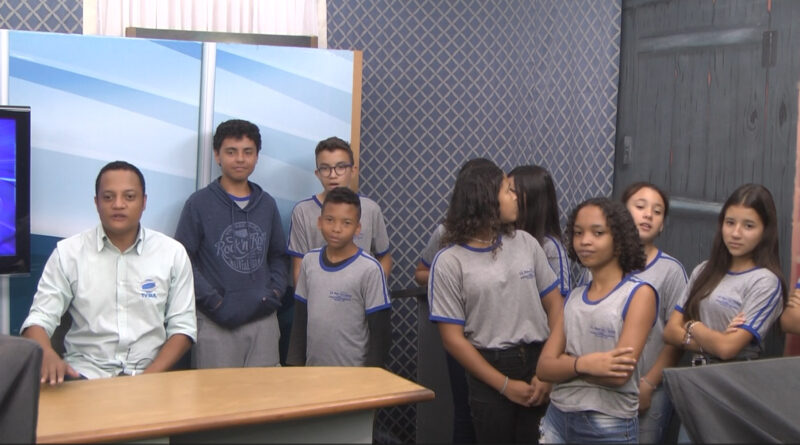 Alunos da Escola Estadual Major Luiz Zerbini visitam a TV Sul