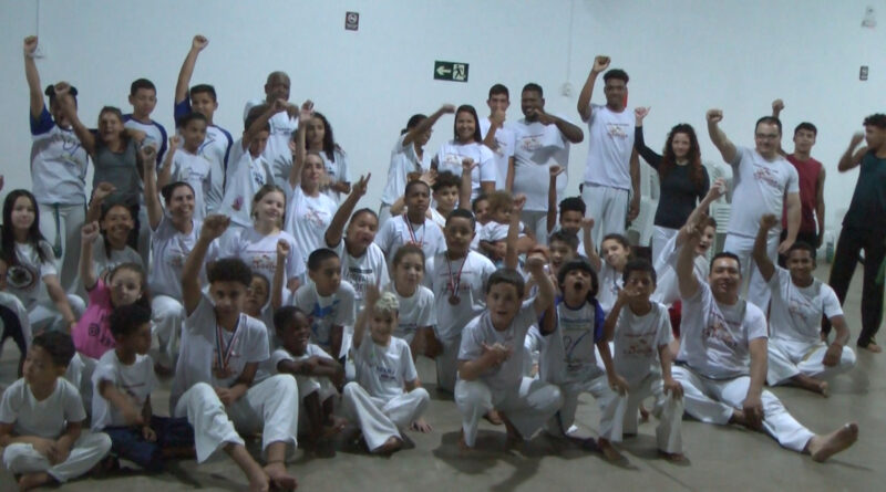 Associação de Capoeira Filhos da Bahia reúne crianças, adolescentes e adultos em Guaxupé