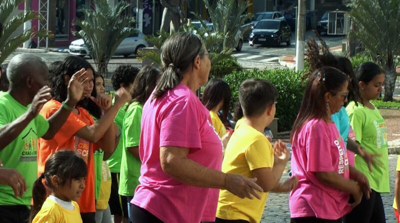 Guaxupé Celebra o Dia Mundial da Dança com Flash Mob Especial do Cras