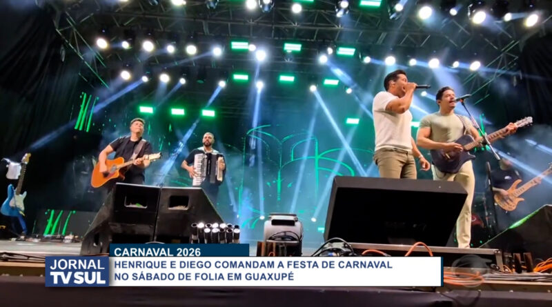 Azorra leva público à loucura com show contagiante no Carnaval de Guaxupé