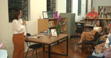 Escritora Neli Costa lança sua primeira obra de poesias em Guaxupé