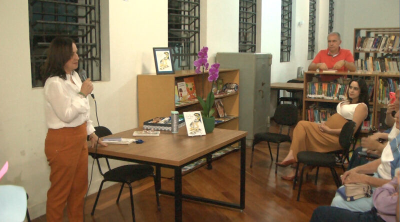 Escritora Neli Costa lança sua primeira obra de poesias em Guaxupé