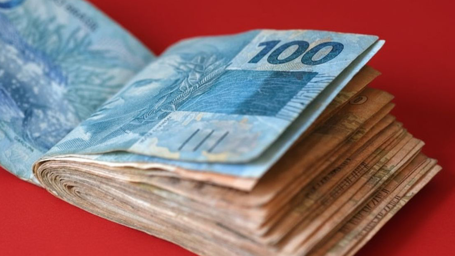 Salário mínimo pode chegar a R$ 1.717 em 2027