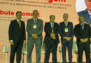 Presidente da Cooxupé é homenageado em seminário internacional do café