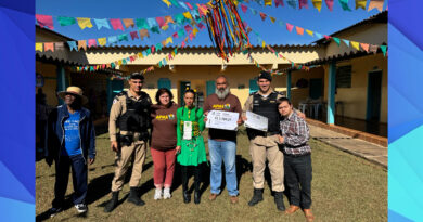 Policia Militar entrega doação a APAE de Guaxupé