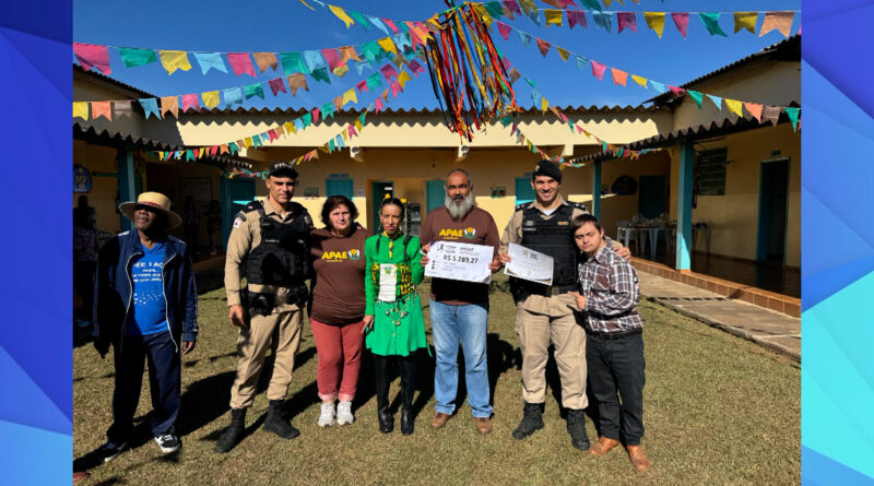 Policia Militar entrega doação a APAE de Guaxupé