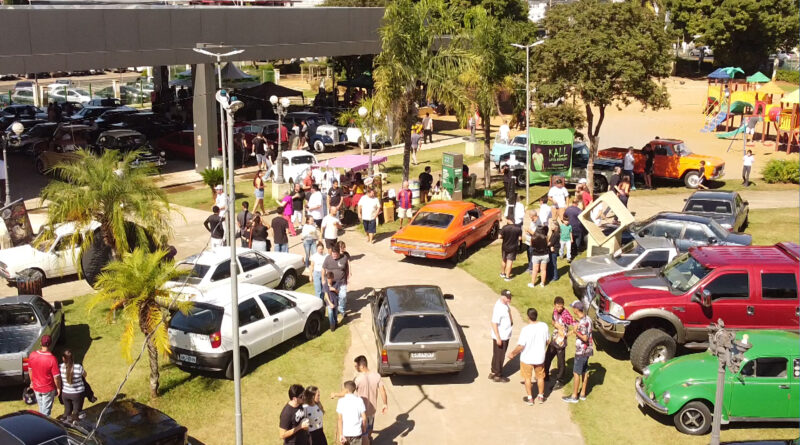 Sétimo Encontro do Automóvel Antigo movimenta Parque da Mogiana em Guaxupé