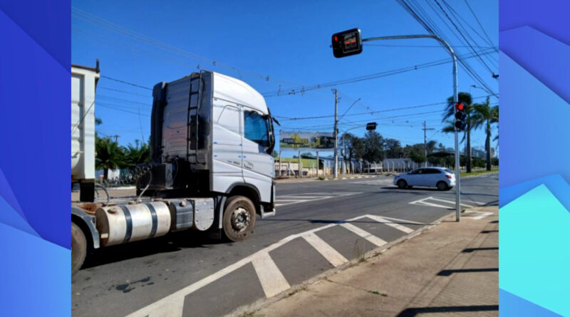 Novos semáforos entram em funcionamento na entrada de Guaxupé