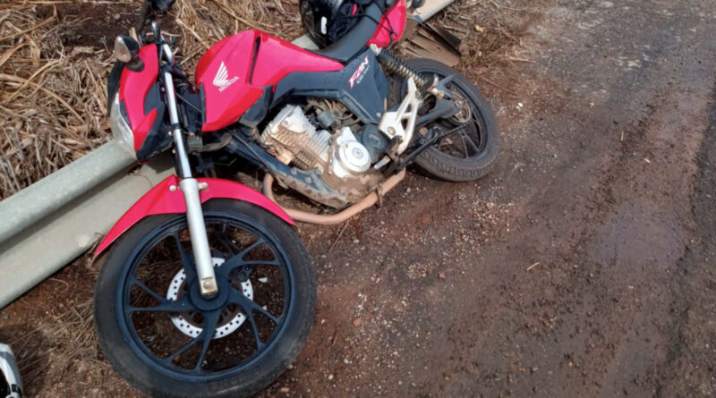 Motociclista morre após colisão contra guard-rail em Alfenas