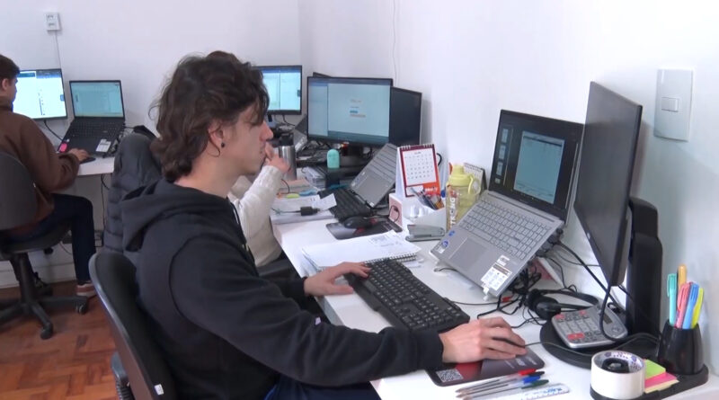 Empresas e trabalhadores se preparam para redução da jornada de trabalho