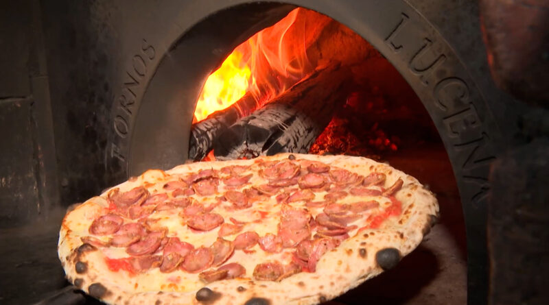 A cada duas horas, uma pizzaria nova abre as portas.