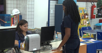 Adolescente tiram titulo para votar em 2026