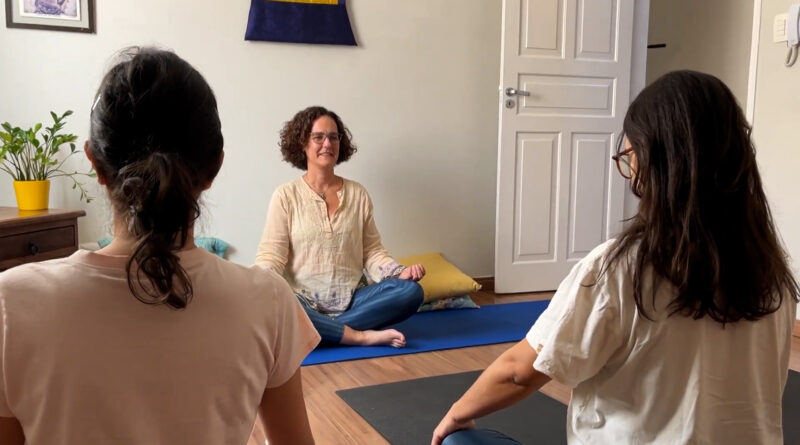 Alongamento e yoga ajudam quem passa muito tempo na mesma posição