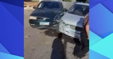 Conversão à esquerda provoca acidente e deixa motorista ferido em Guaxupé